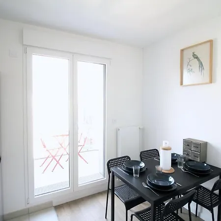 Séjour chez l'habitant De 4 Chambres à - B4 *